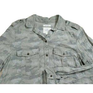 American Eagle Women's Boyfriend Fit SMALL Camo Pocket Button Up Viscose Shirt